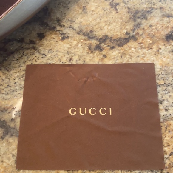 Gucci sunglasses with case - Picture 11 of 13
